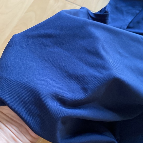 Woman sport top size Medium, but fits better Small - Picture 4 of 4